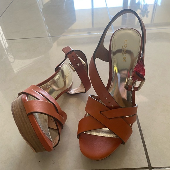 Vintage coach sandals. Brand new, Never worn, size 7, Papaya color. - Picture 1 of 7